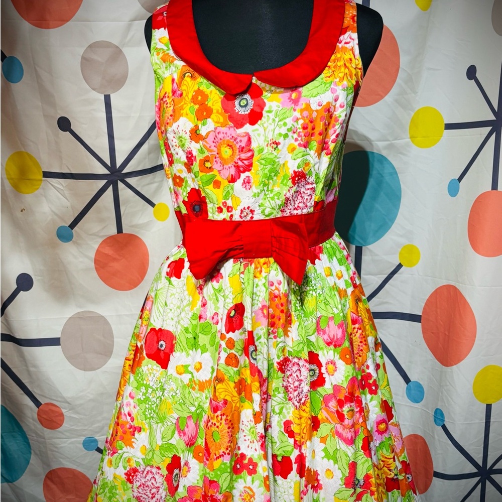 Retrolocious Dress - Floral Print 
Size Large